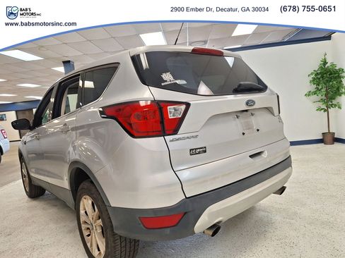 Used 2019 Ford Escape SE FWD image 4