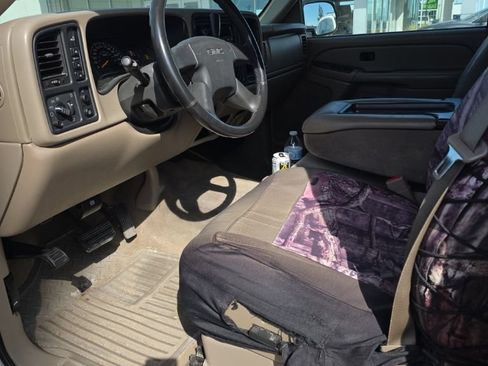 Used 2004 GMC Sierra 2500 SLE w/ Skid Plate Package AWD/4WD image 8