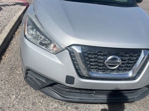 Used 2020 Nissan Kicks S image 1