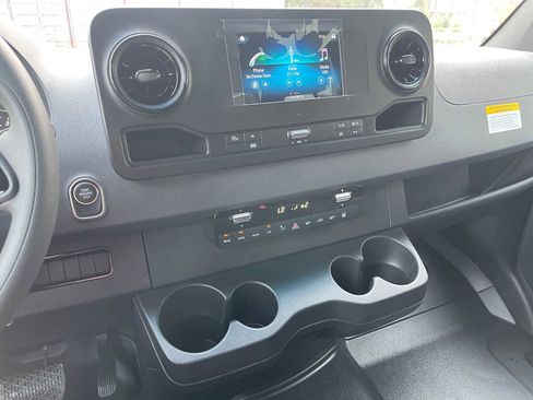 Used 2024 Mercedes-Benz Sprinter 2500 image 28