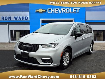 Used 2024 Chrysler Pacifica Touring-L