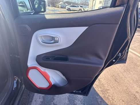 Used 2015 Jeep Renegade Limited image 35