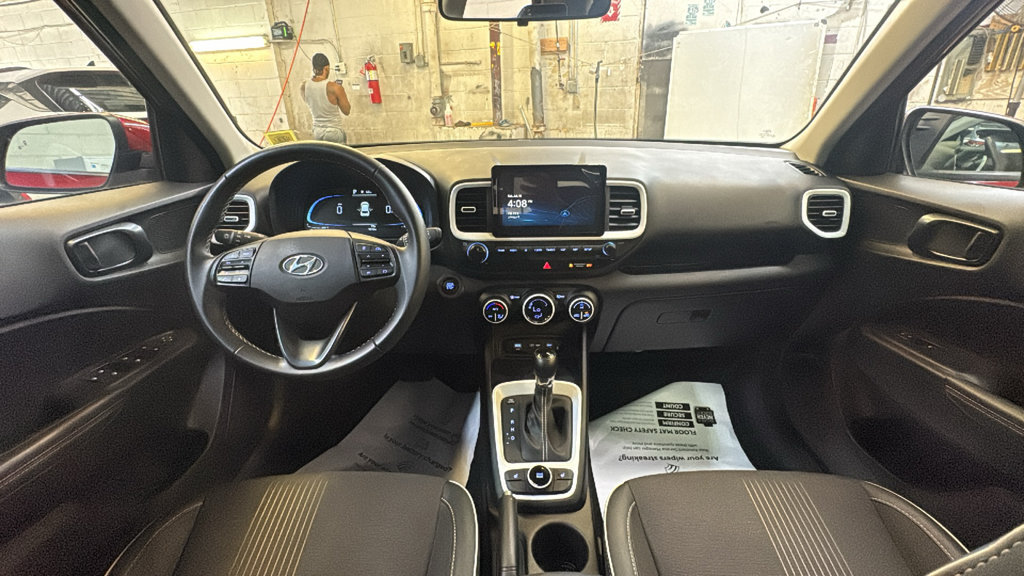 Used 2025 Hyundai Venue Limited FWD image 27