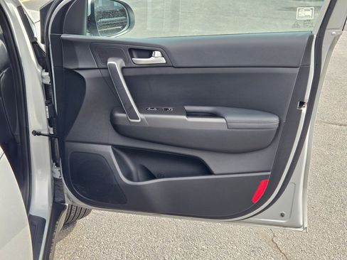 Used 2020 Kia Sportage LX image 4