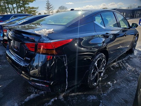 Used 2023 Nissan Altima 2.5 SR w/ SR Premium Package image 4