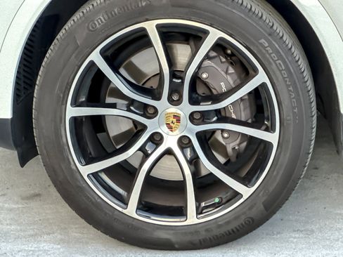 Used 2023 Porsche Cayenne Platinum Edition image 26