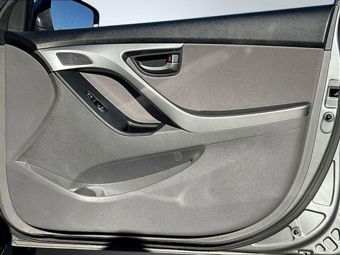 Used 2014 Hyundai Elantra SE w/ Option Group 02 FWD image 22