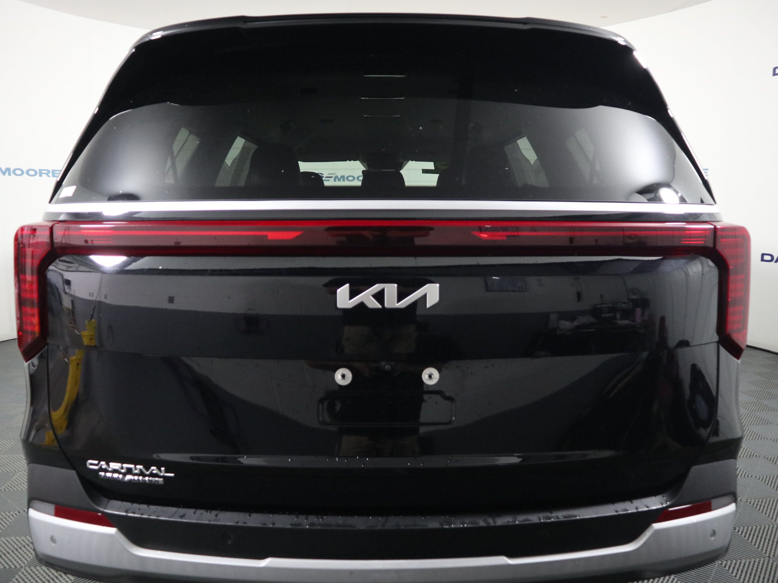 Used 2025 Kia Carnival FWD image 7