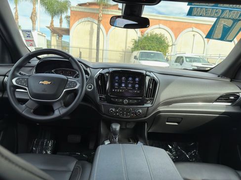 Used 2023 Chevrolet Traverse LT image 18