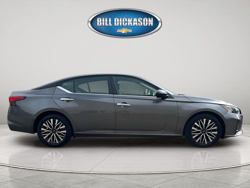 Used 2025 Nissan Altima 2.5 SV FWD image 10