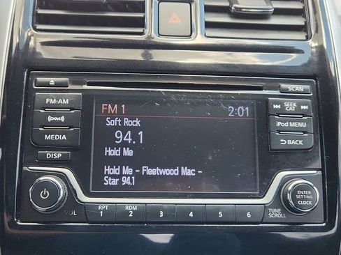 Used 2017 Nissan Versa Note SV FWD image 37