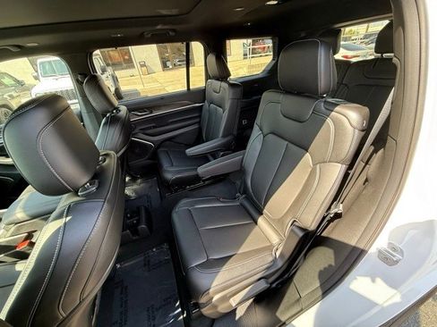 New 2025 Jeep Grand Cherokee L Limited w/ Luxury Tech Group II image 21