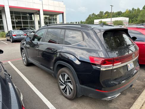 Used 2024 Volkswagen Atlas SE FWD image 4