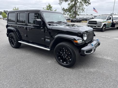 Used 2023 Jeep Wrangler Sahara w/ Cold Weather Group AWD/4WD image 2