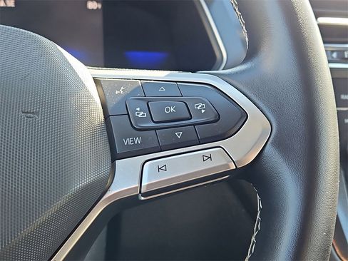 Used 2022 Volkswagen Tiguan SE w/ Panoramic Sunroof Package image 25