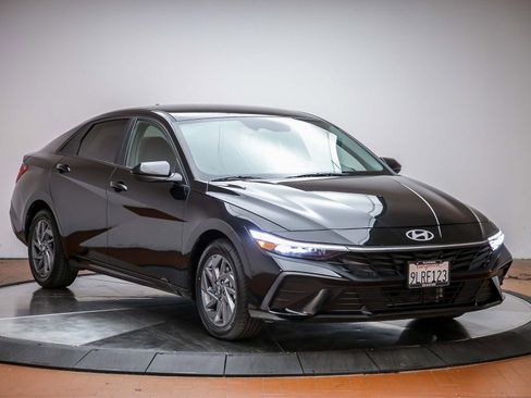 Used 2024 Hyundai Elantra Blue FWD image 6