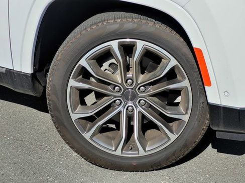 New 2023 Jeep Grand Wagoneer Series III AWD/4WD image 10