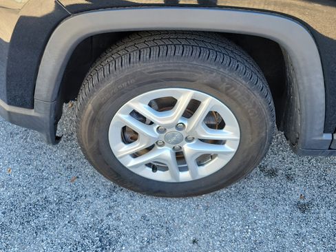 Used 2019 Jeep Compass Sport w/ Tech Group image 37