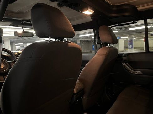 Used 2015 Jeep Wrangler Unlimited Sport w/ Quick Order Package 24S AWD/4WD image 16