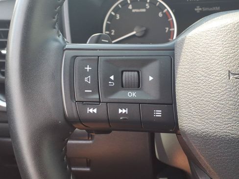 Used 2025 Nissan Rogue SV FWD image 22