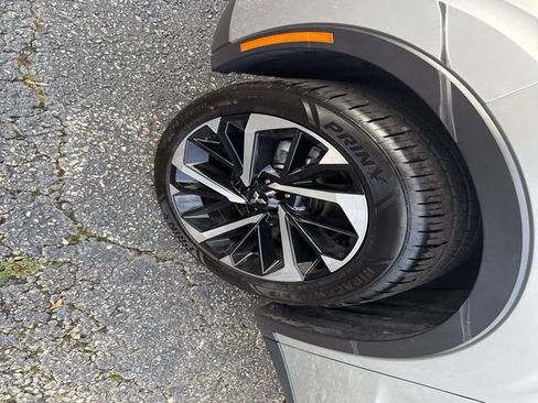 Used 2024 Mitsubishi Outlander SE image 13