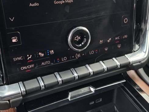 Used 2025 GMC Yukon XL Denali w/ Sun & Power Step Package AWD/4WD image 19