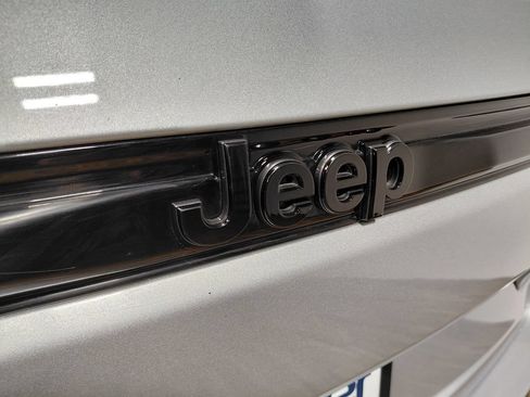 Used 2022 Jeep Grand Cherokee Altitude AWD/4WD image 24