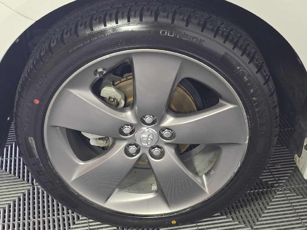 Used 2015 Toyota Prius Persona Series FWD image 28