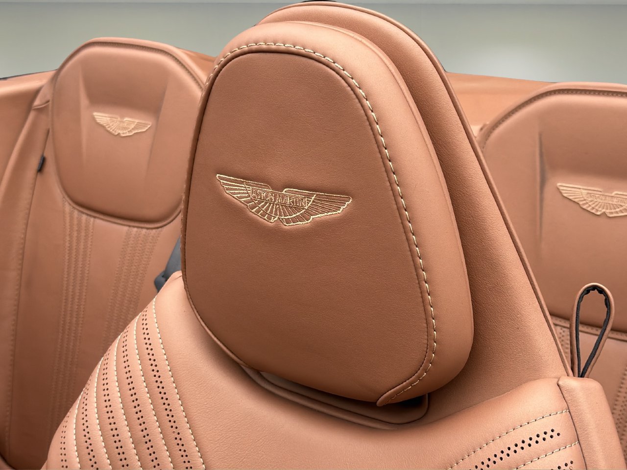 Used 2020 Aston Martin DB11 Volante RWD image 19