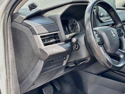 Used 2022 Mitsubishi Outlander SE AWD/4WD image 10