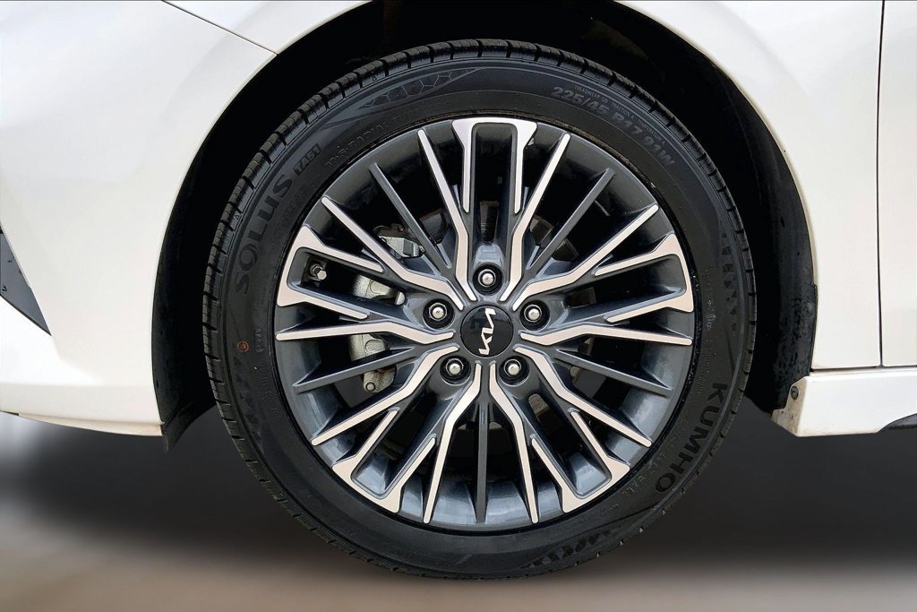 Used 2024 Kia Forte GT-Line w/ GT-Line Premium Package FWD image 9