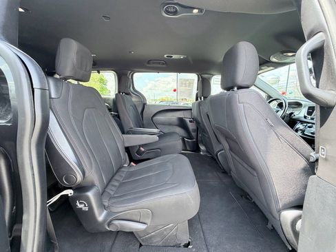 Used 2020 Chrysler Pacifica Touring w/ S Appearance Package image 25