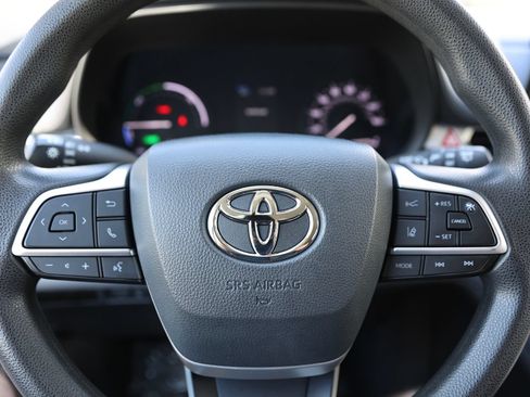 Used 2021 Toyota Sienna LE AWD/4WD image 37