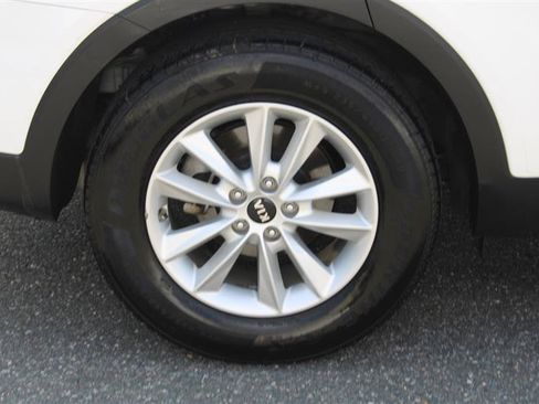 Used 2019 Kia Sorento FWD V6 image 9