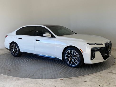 Used 2024 BMW 750e xDrive AWD/4WD image 6