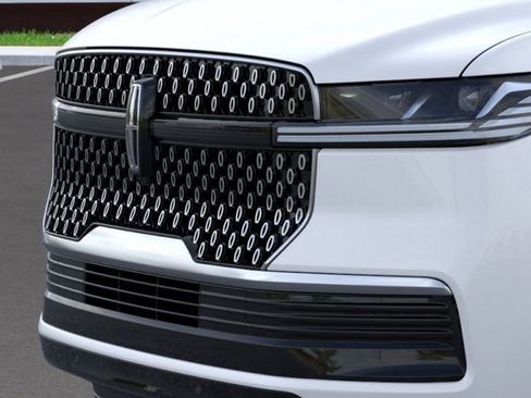 New 2026 Lincoln Navigator L Reserve AWD/4WD image 17