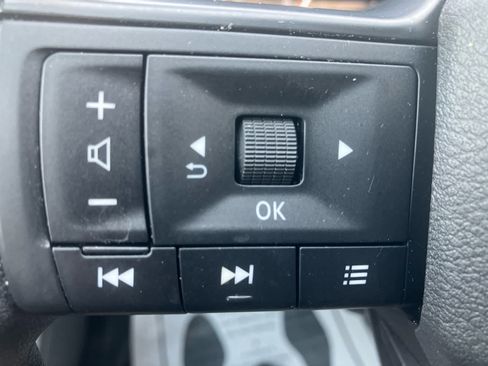 Used 2025 Nissan Rogue S FWD image 16