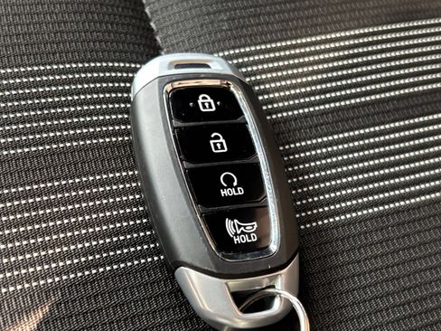 Used 2026 Hyundai Venue SEL FWD image 23