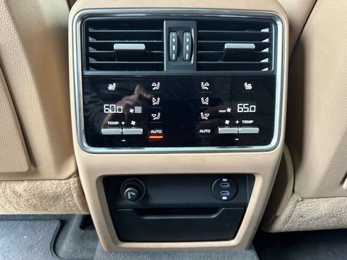 Certified 2023 Porsche Cayenne AWD/4WD image 37