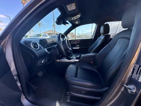 Used 2022 Mercedes-Benz GLB 250 4MATIC image 12