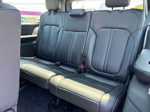 Certified 2024 Jeep Wagoneer 4WD w/ Premium Group I image 11