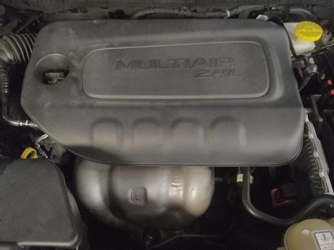 Used 2021 Jeep Cherokee Latitude w/ Mopar Interior Package FWD image 30