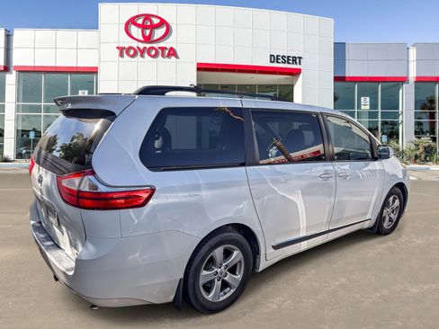 Used 2015 Toyota Sienna LE FWD image 6