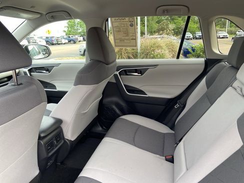Used 2025 Toyota RAV4 XLE image 17