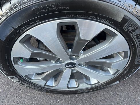 Certified 2022 Kia Telluride EX w/ EX Premium Package image 42