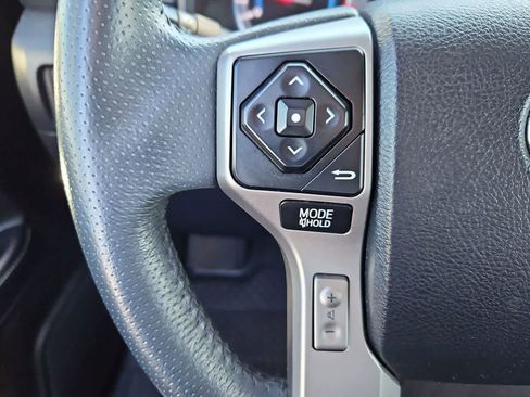 Used 2018 Toyota 4Runner SR5 AWD/4WD image 23