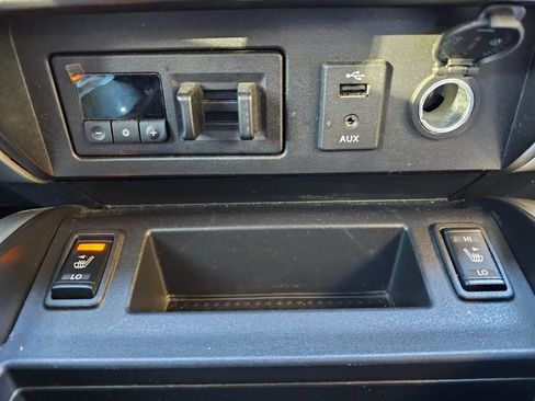 Used 2017 Nissan Titan SV image 29