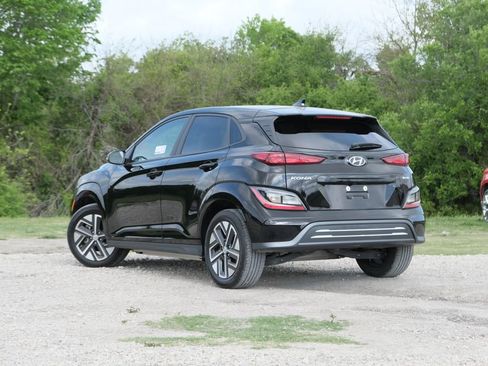 Used 2023 Hyundai Kona SE image 3
