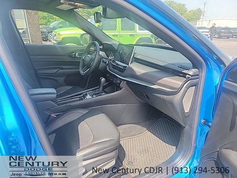 Used 2025 Jeep Compass Trailhawk AWD/4WD image 18