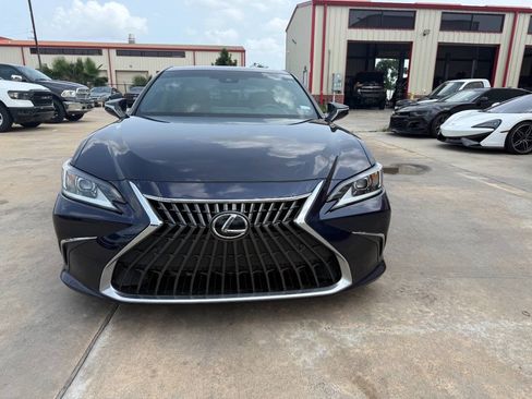 Used 2022 Lexus ES 350 w/ Premium Package FWD image 2